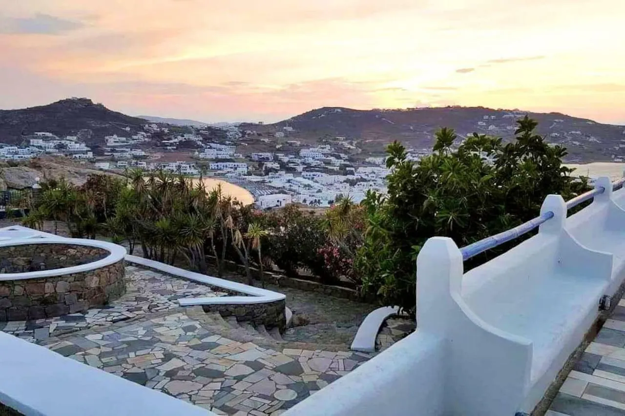 Complex Of Cycladic Traditional Houses In Mykonos 奥诺斯
